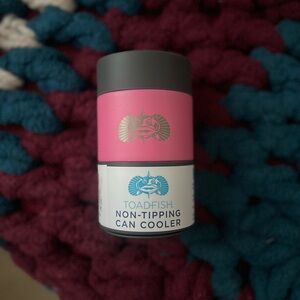 Toadfish Pink and Gray Non Tip Can Cooler Coozie NWT